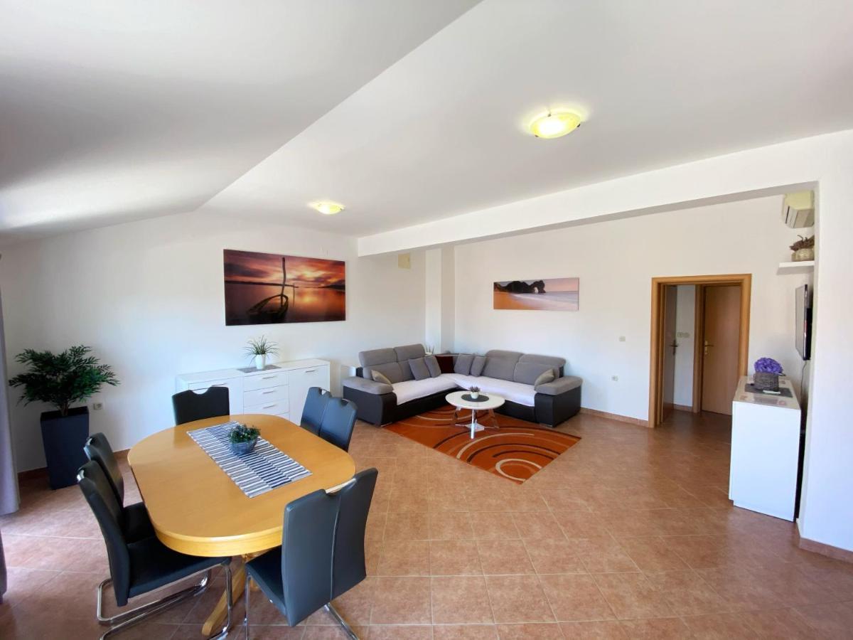 Apartments Saric Biograd Na Moru Eksteriør bilde